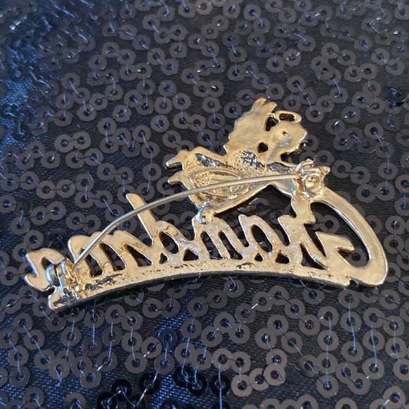 Pin & brioche Grandma gold in metal. Good condition. - Picture 2 of 5